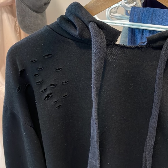 Cute cutout black hoodie - Picture 2 of 3